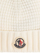 Berretto per neonati Moncler Kids bianco con applicazione orecchie L29513B00005M1131 040 MONCLER KIDS 