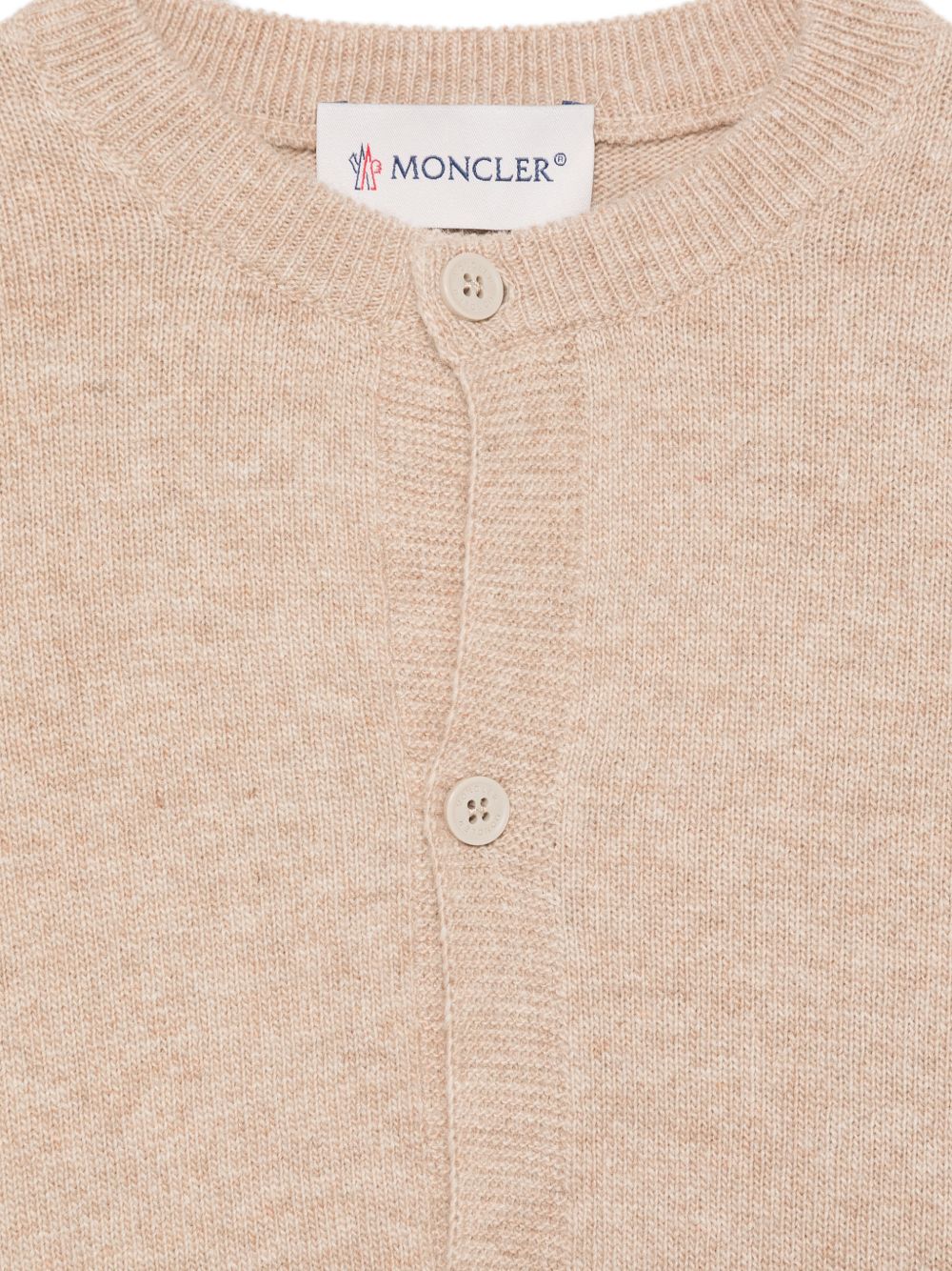 Set cardigan e berretto per neonati Moncler Kids beige con applicazione logo L29519E00001M4281 21E MONCLER KIDS 