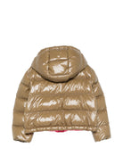 Giubbino imbottito per bambina Moncler Kids marrone con cappuccio a contrasto L29541A00003597EU 82E MONCLER KIDS 
