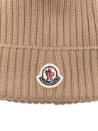 Berretto per bambina Moncler Enfant beige con pompon L29543B00007A9327 231 MONCLER KIDS 