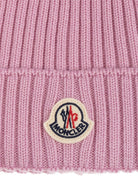 Berretto per bambina Moncler Kids rosa con applicazione pompon L29543B00007M1131 51F MONCLER KIDS 