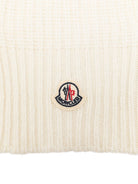 Balaclava per bambino Moncler Kids beige con logo ricamato sul davanti L29543G00015M4281 034 MONCLER KIDS 