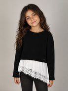 Maglione per bambina Monnalisa Kids nero con rifinitura in pizzo 41H607 8214 0050 MONNALISA KIDS 