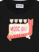 T-shirt per bambini Moschino Kids nera con stampa grafica sul davanti H5M058LAA59 60100 MOSCHINO KIDS 
