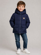 Giubbino per bambino Moschino Kids blu navy con stampa logo sul davanti HMS05HL3AC4 40016 MOSCHINO KIDS 