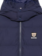 Giubbino per bambino Moschino Kids blu navy con stampa logo sul davanti HMS05HL3AC4 40016 MOSCHINO KIDS 