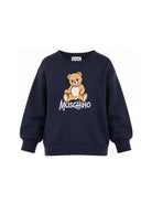 Maglione per bambini Moschino Kids blu navy con ricamo orsetto sul davanti HMW01ALHE43 40016 MOSCHINO KIDS 