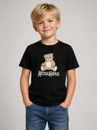 T-shirt per bambino Moschino Kids nera con stampa logo sul davanti HNM05VLAA10 60100 MOSCHINO KIDS 