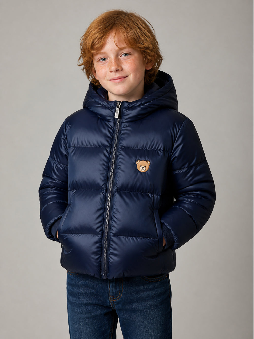 Giubbino per bambini Moschino Kids blu navy con stampa logo sul davanti HUS05PL3AC3 40016 MOSCHINO KIDS 
