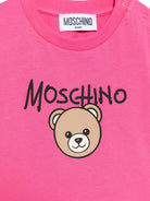 T-shirt per neonata Moschino Kids fucsia con stampa Teddy Bear sul davanti M6M047LAA34 51450 MOSCHINO KIDS 