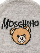 Berretto per neonati Moschino Kids grigio con lavorazione a intarsio a forma di orsetto di peluche MMX05KLHE43 60901 MOSCHINO KIDS 