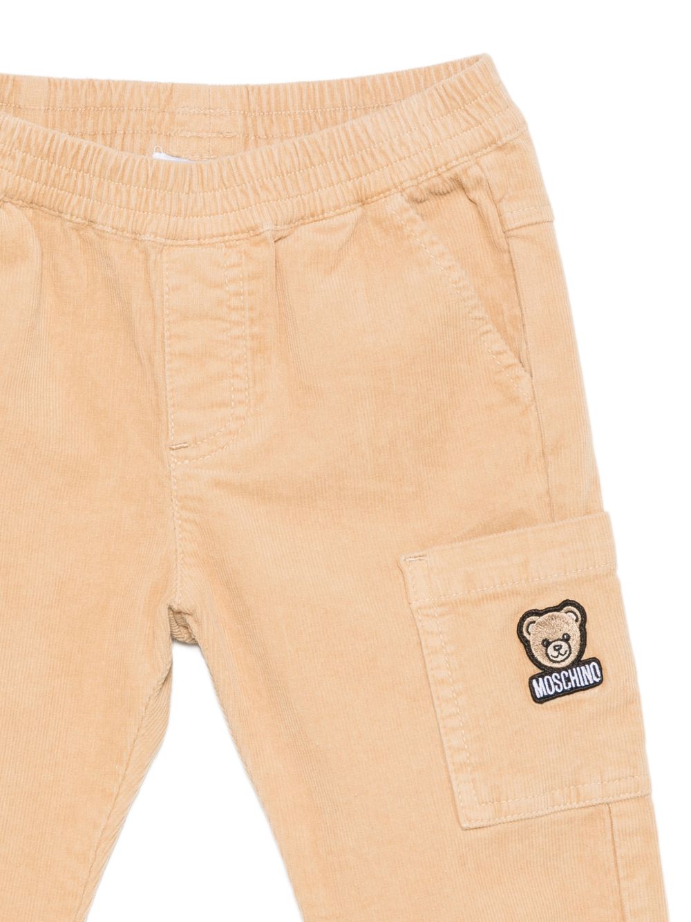 Pantaloni cargo per neonato Moschino Kids beige con applicazione laterale con logo MUP060LVC02 20351 MOSCHINO KIDS 