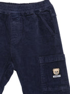 Pantaloni cargo per neonato Moschino Kids blu navy con applicazione laterale con logo MUP060LVC02 40016 MOSCHINO KIDS 