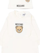 Set tutina, berretto e bavaglino per neonati Moschino Kids bianco con stampa Teddy Bear MUY09PLCA40 10063 MOSCHINO KIDS 