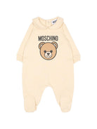 Set tutina, berretto e bavaglino per neonati Moschino Kids beige con stampa Teddy Bear MUY09PLCA40 20404 MOSCHINO KIDS 