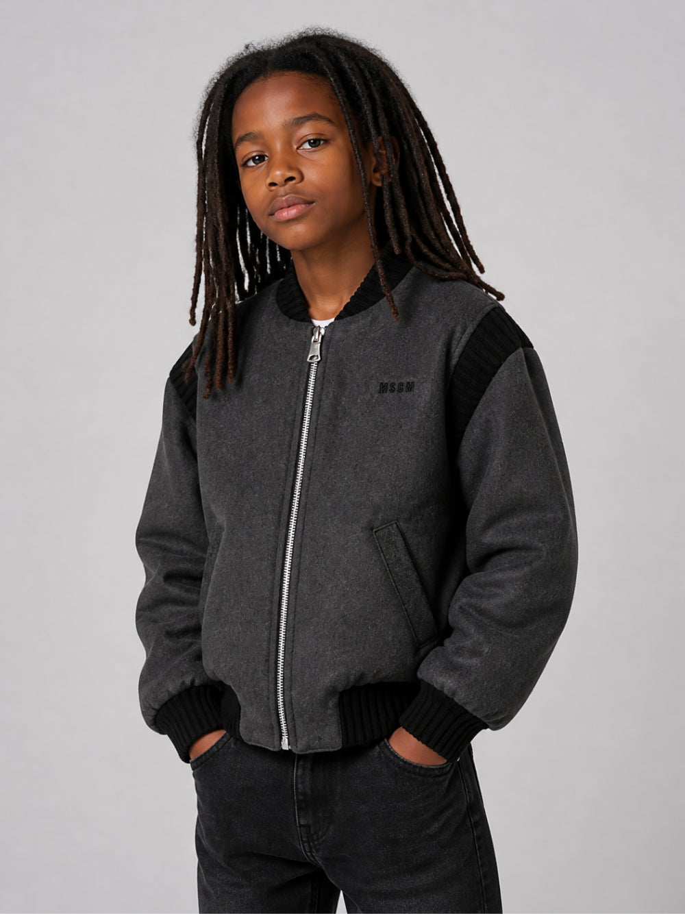 Giubbino per bambino MSGM Kids grigio con patch con logo F6MSJBBO281 104 MSGM KIDS 