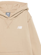 Felpa per bambini New Balance Kids beige con logo sul davanti LAKB0056 SOT NEW BALANCE KIDS 