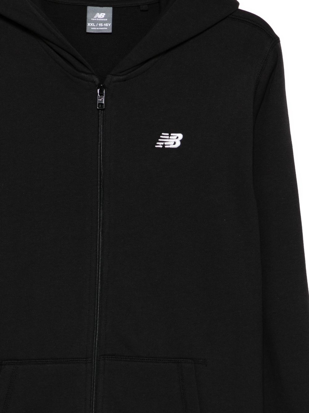 Felpa per bambini New Balance Kide nera con logo sul davanti LAKB0057 BK NEW BALANCE KIDS 