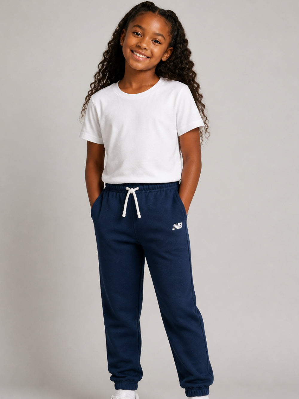 Pantaloni sportivi New Balance Kids blu con logo stampato sul davanti LAKB0060 NNY NEW BALANCE KIDS 