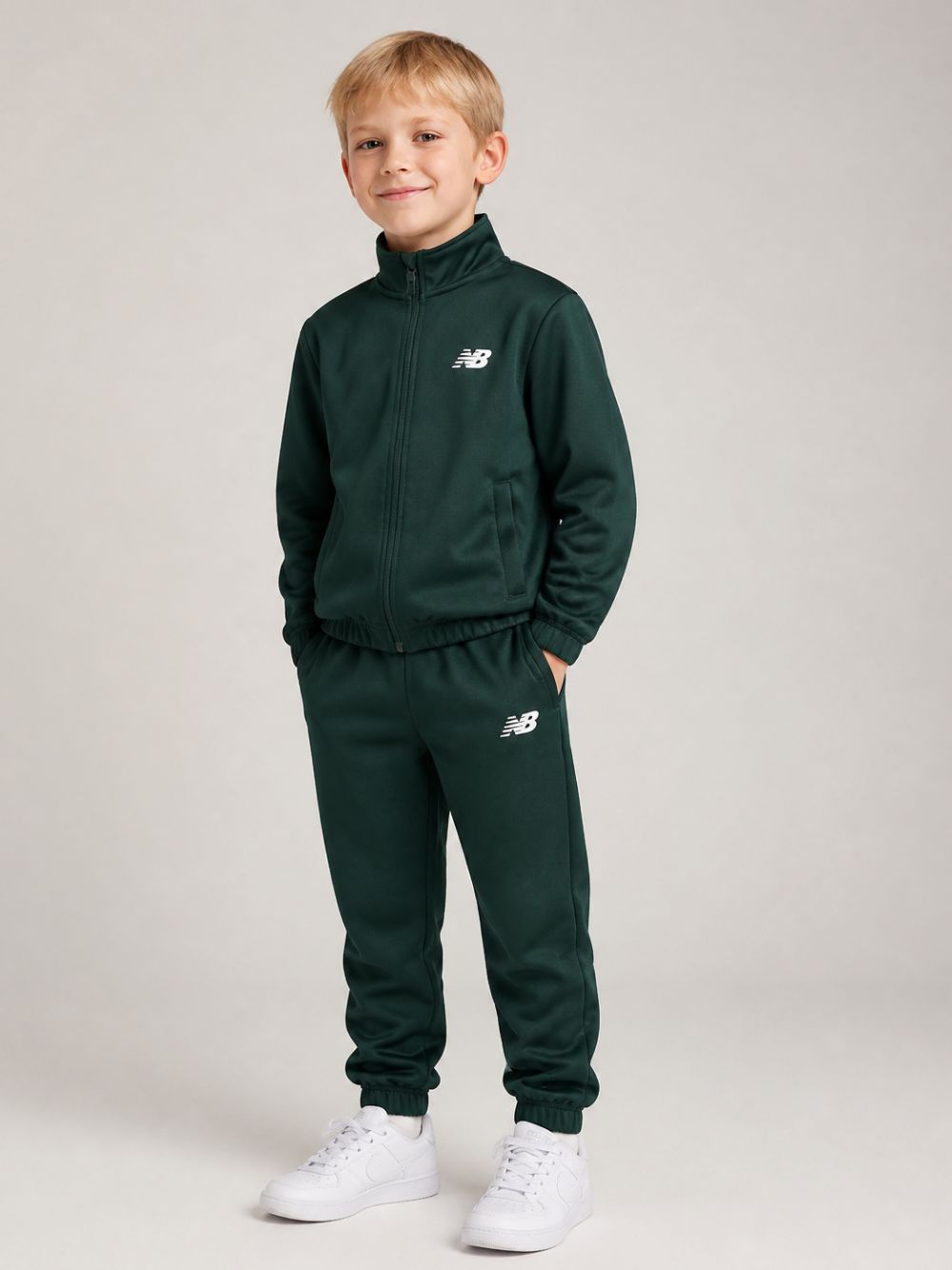 Tuta sportiva per bambino New Balance Kids verde con logo sul davanti YS61J2QC NOG NEW BALANCE KIDS 
