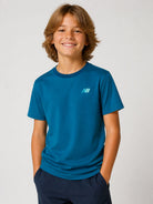 T-shirt per bambino New Balance Kids blu con stampa grafica sul retro YT62O02X STS NEW BALANCE KIDS 