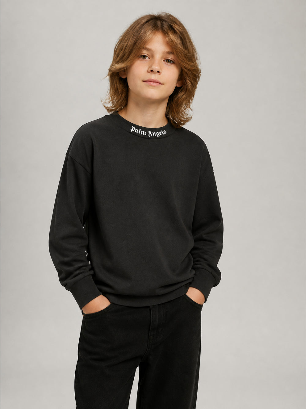 T-shirt per bambino Palm Angels Kids nera con logo sul girocollo F6PAJBTH013 110 PALM ANGELS KIDS 
