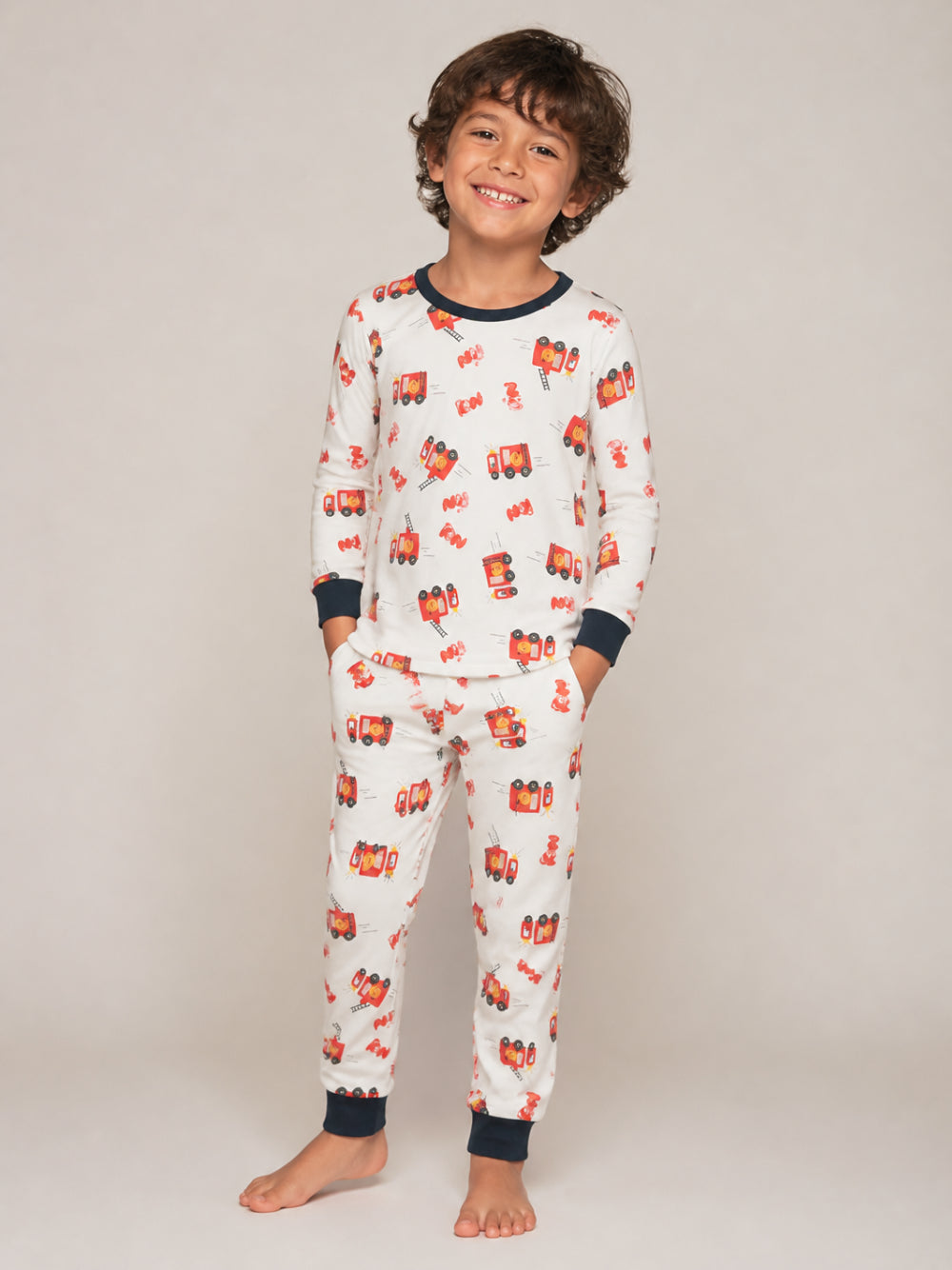 Pigiama per bambino Petit Bateau Kids bianco con stampa grafica camion dei pompieri A0GA4 01 PETIT BATEAU KIDS 