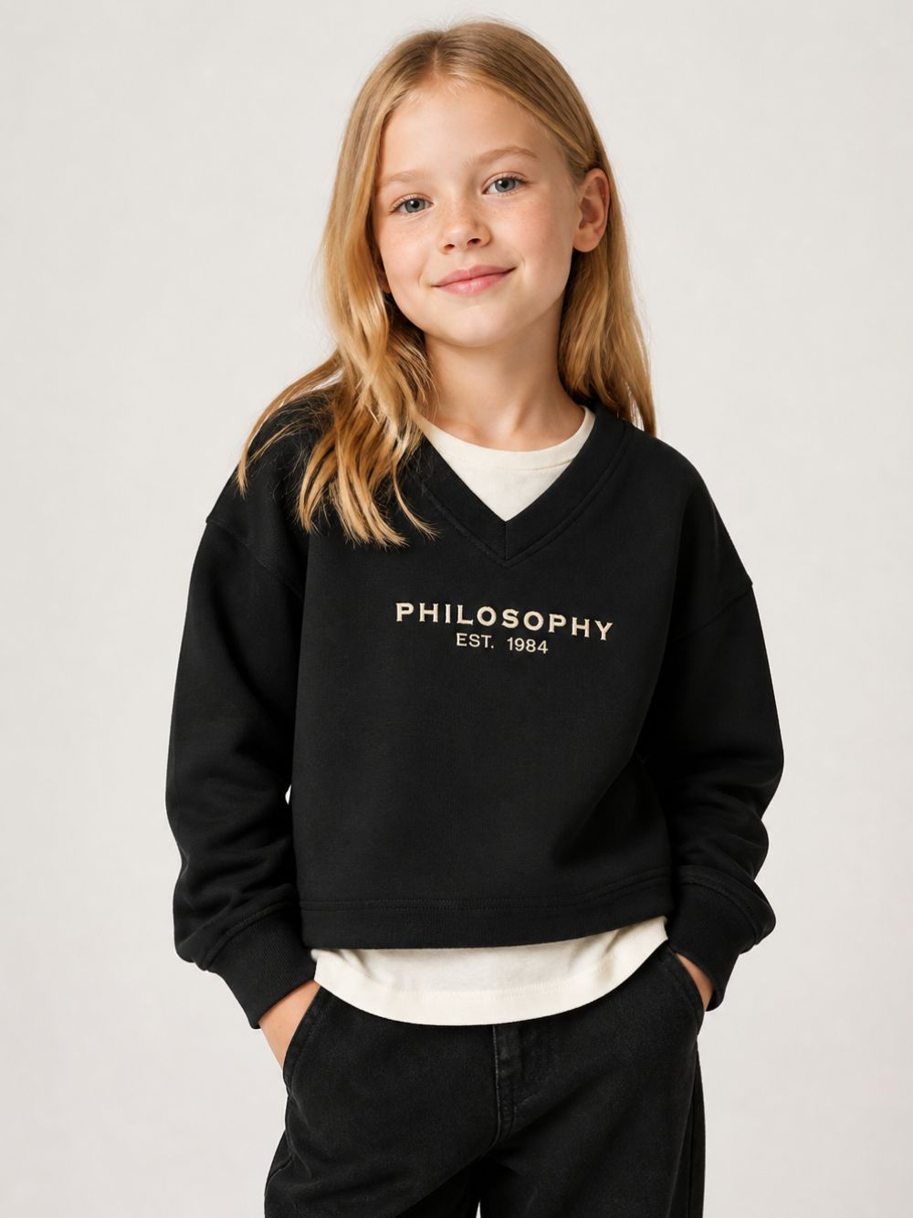 Felpa per bambina Philosophy di Lorenzo Serafini Kids nera con logo ricamato sul davanti I9H607 8053 0050 PHILOSOPHY KIDS 