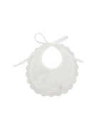 Bavaglino per neonati Paz Rodriguez Kids bianco con bordo a smerlo 038-153697 60 PaZ RODRIGUEZ KIDS 