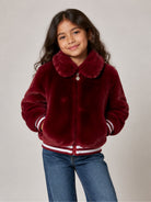 Giacca per bambina Stella McCartney Kids rossa in pelliccia sintetica con bordo a righe TZ2A87 Z3359 416 STELLA McCARTNEY KIDS 