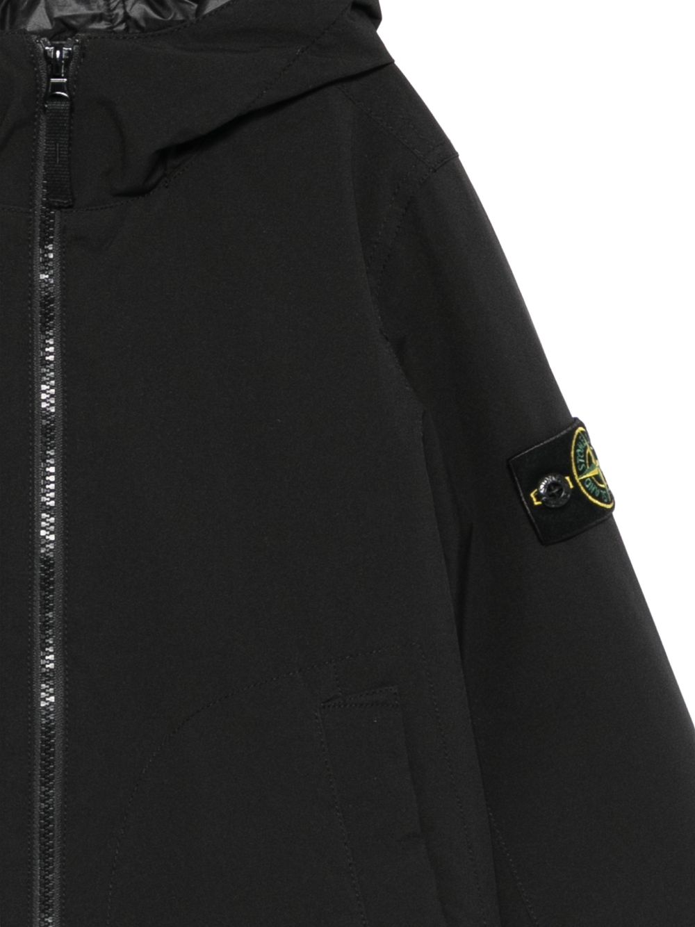 Giubbino per bambino Stone Island Kids nero con cappuccio e logo L2S164100007S0A27 V0029 STONE ISLAND KIDS 