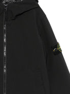 Giubbino per bambino Stone Island Kids nero con cappuccio e logo L2S164100007S0A27 V0029 STONE ISLAND KIDS 