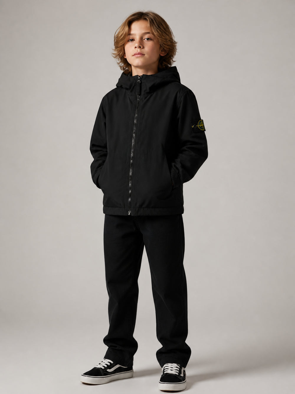 Giubbino per bambino Stone Island Kids nero con cappuccio e logo L2S164100007S0A27 V0029 STONE ISLAND KIDS 