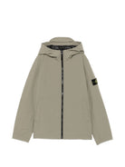 Giubbino per bambino Stone Island Kids verde cachi con cappuccio e logo L2S164100007S0A27 V0068 STONE ISLAND KIDS 