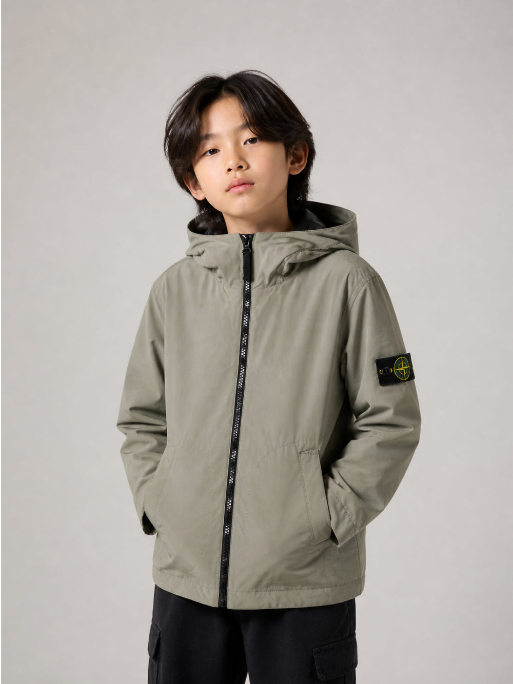 Giubbino per bambino Stone Island Kids verde cachi con cappuccio e logo L2S164100007S0A27 V0068 STONE ISLAND KIDS 