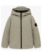 Giubbino per bambino Stone Island Kids verde cachi con cappuccio e logo L2S164100007S0A27 V0068 STONE ISLAND KIDS 