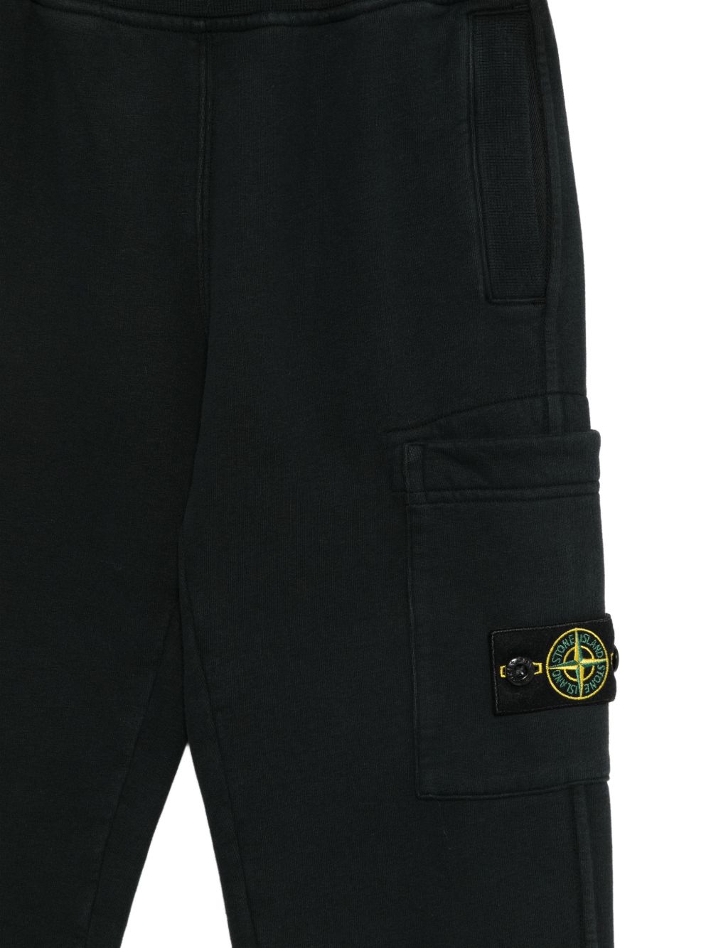 Pantaloni cargo per bambino Stone Island Kids nero con applicazione sulla gamba L2S166200002S0A20 V0029 STONE ISLAND KIDS 