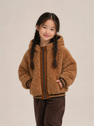 Giubbino per bambina The Marc Jacobs Kids marrone con finitura in shearling W61015 213 THE MARC JACOBS KIDS 