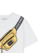 T-shirt per bambino The Marc Jacobs Kids bianca con stampa marsupio sul davanti W61026 126 THE MARC JACOBS KIDS 
