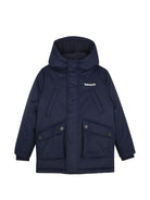 Giubbino per bambino Timberland Kids blu con stampa logo sul petto T61061 849 TIMBERLAND KIDS 