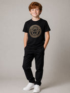 T-shirt per bambini Versace Kids nera con stampa grafica Medusa sul davanti 10002391A11718 2B130 VERSACE KIDS 