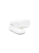 Ballerine per neonata Dolce & Gabbana Kids bianche con placca logo DK0065 AB793 80001 DOLCE & GABBANA KIDS 