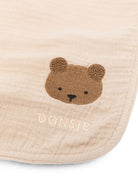 Coperta per neonati Donsje Kids beige con ricamo orsetto sul davanti 7101202 00017 DONSJE KIDS 