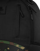 Zaino Shark Central Black Nylon Camo Embossed Shark per bambini Sprayground Kids nero con dettagli in camouflage 910B9331 NSZ SPRAYGROUND KIDS 
