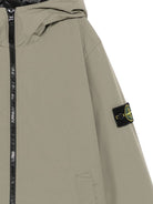 Giubbino per bambino Stone Island Kids verde cachi con cappuccio e logo L2S164100007S0A27 V0068 STONE ISLAND KIDS 