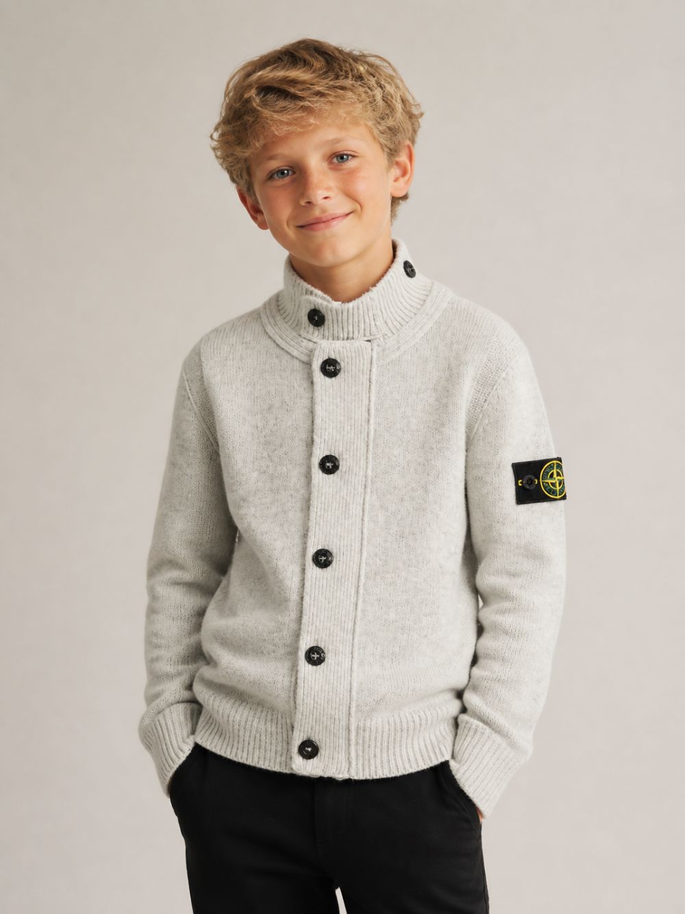 Cardigan per bambino Stone Island Junior grigio a collo alto con bottoni L2S165100003S00M1 V0M64 STONE ISLAND KIDS 