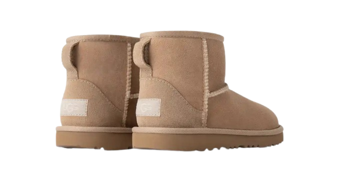 Stivaletti Classic II Mini per bambina UGG Kids beige con applicazione posteriore con logo 1017715K SAN UGG KIDS 