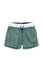 Costume per neonato Boss Kids verde con dettaglio logo J52838 68C BOSS KIDS 