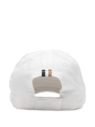 Cappello per neonato Boss Kids bianco con logo sul davanti J53143 10P BOSS KIDS 