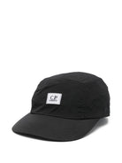 Cappello per bambino C.P Company Kids nero con applicazione logo CUX00SL3C00 60100 C.P.COMPANY KIDS 